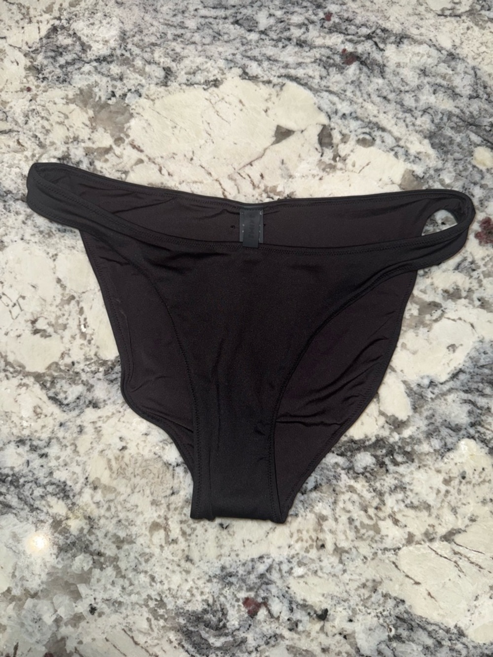 New Skims Signature swim dipped mid coverage bottom size Small